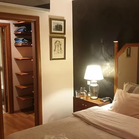 Homestay Luxe Next To Water Garden Open Mall, International Financial Center & Medical Center